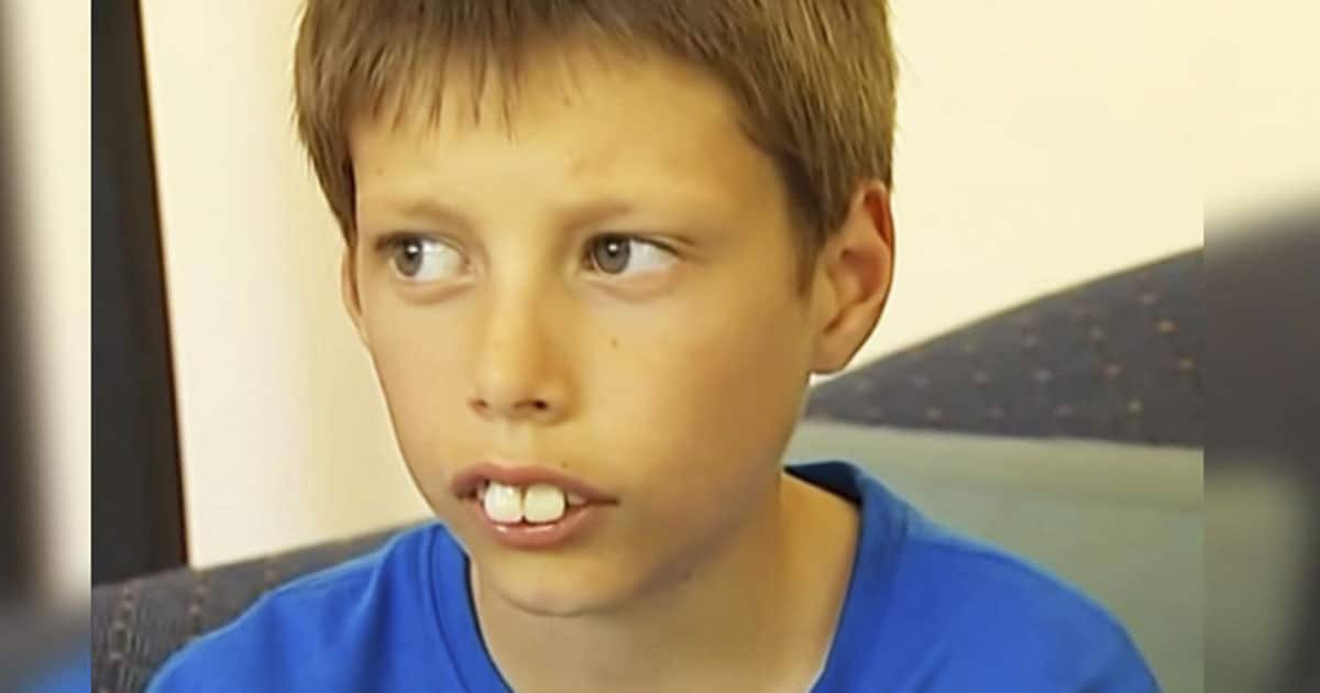 Evan et sa famille lors de leur passage à la télévision