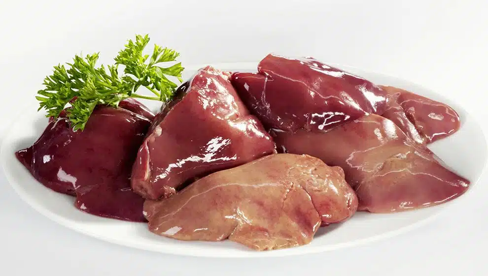 Assiette de foies de volaille préparés