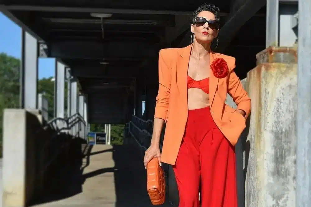 Cheveux avec des mèches blondes naturelles