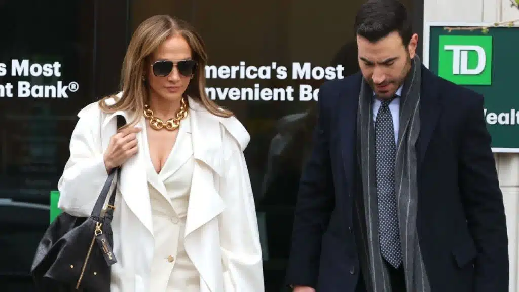 Jennifer Lopez et Brett Goldstein sur le tournage