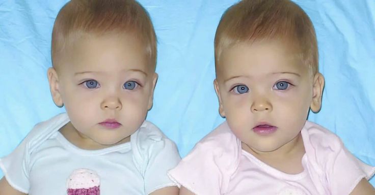 Ava et Leah bébés