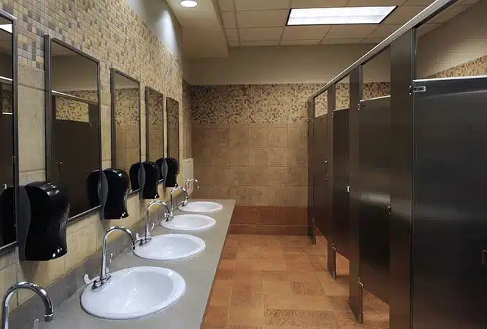 Toilettes publiques modernes