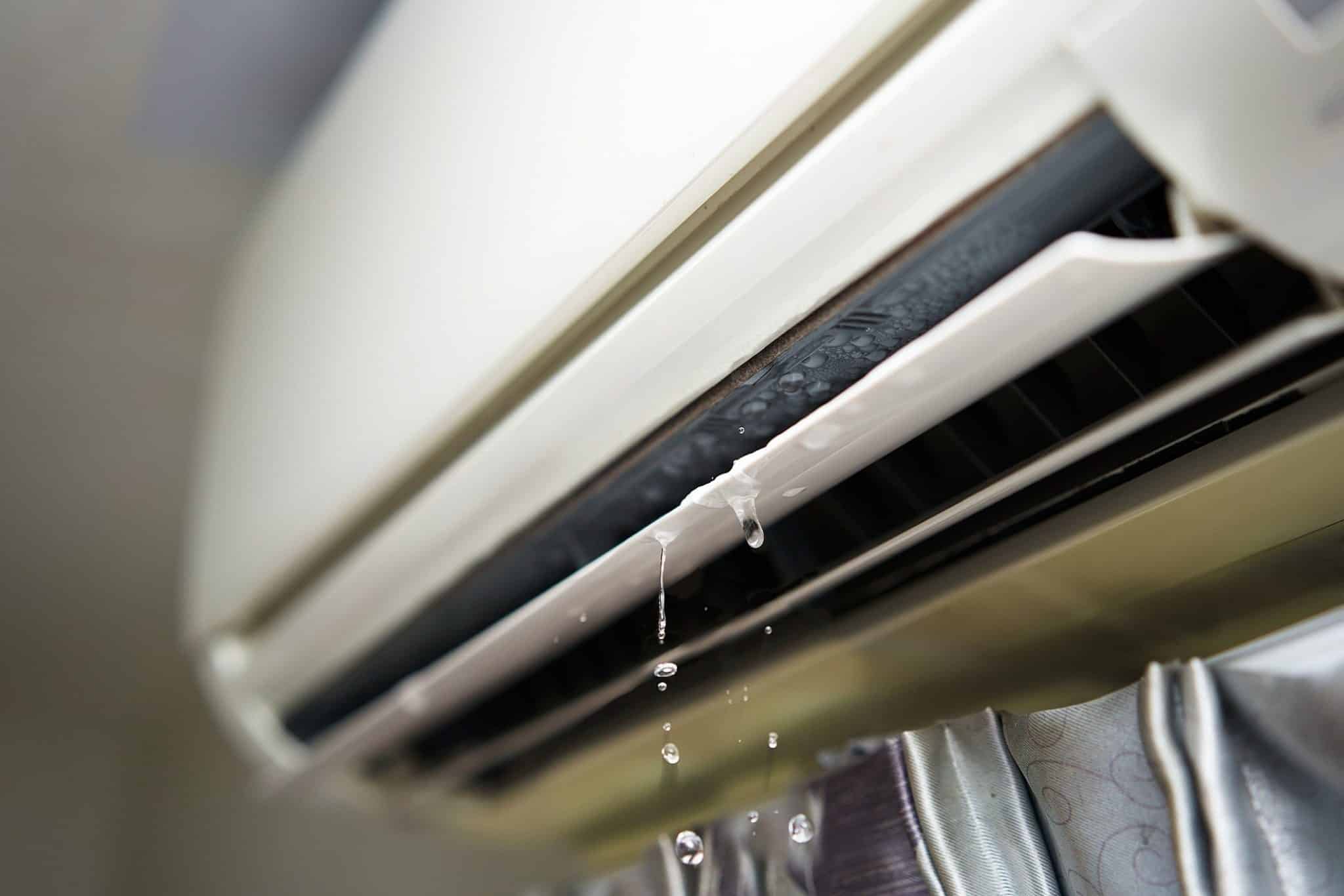 Fuite d'eau sous un climatiseur