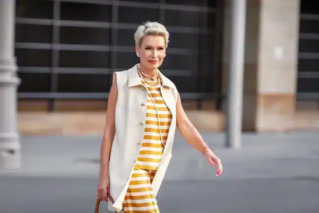 Exemple de coupe Mohawk Pixie sur une femme mature