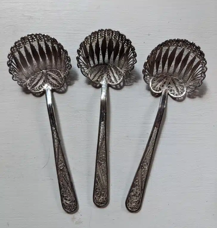 Cuillères décoratives anciennes