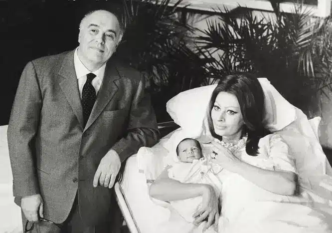 Sophia Loren entourée de ses deux jeunes fils