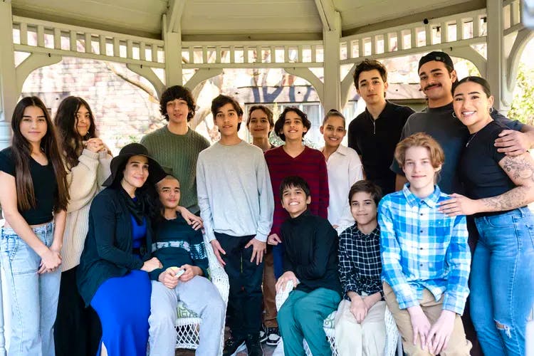 Les octuplés de Nadya Suleman souriants avec des ballons d'anniversaire