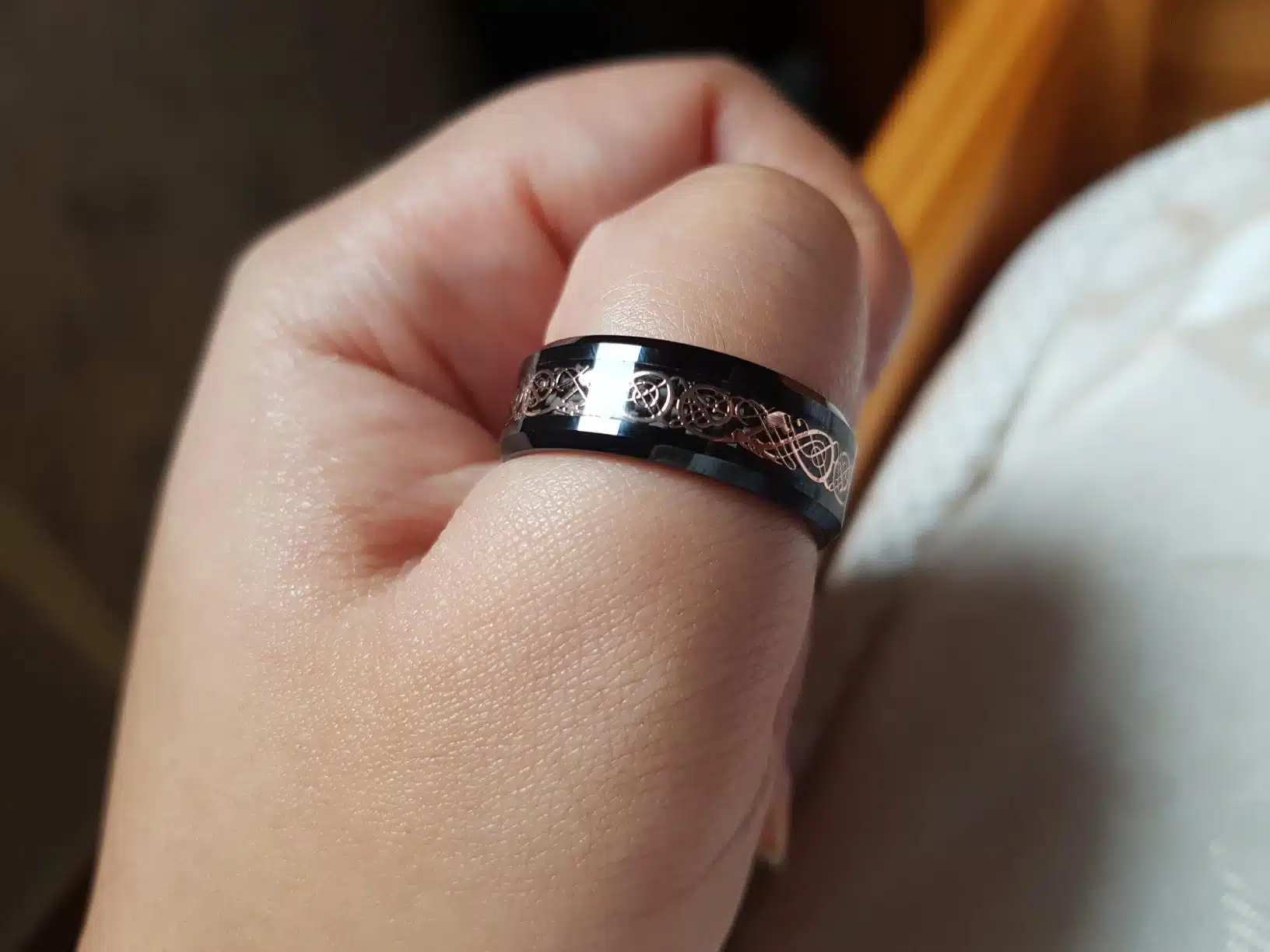 Bague portée au pouce