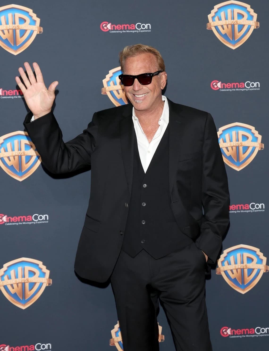 Kevin Costner lors d'une conversation mondaine