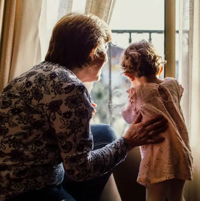 Détail d'une oreille, forme du lobe et reliefs
