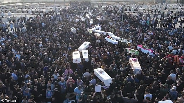 Foule en deuil après la tragédie