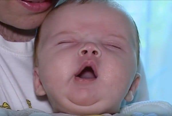 Ce bébé a été retrouvé enterré dans la foret entrain de mourir