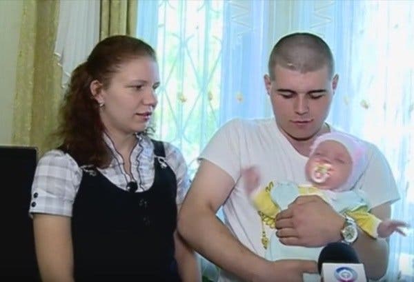 Ce bébé a été retrouvé enterré dans la foret entrain de mourir