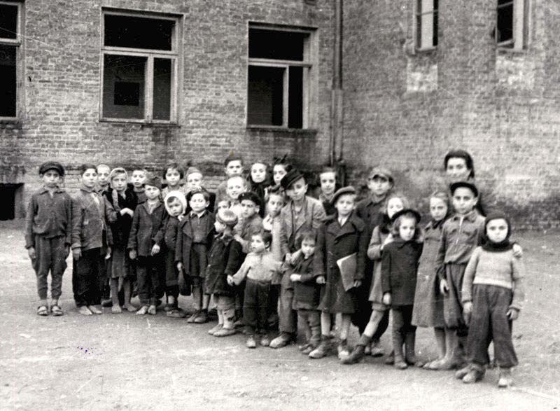 Cette femme droguait des enfants et les mettait dans des cercueils