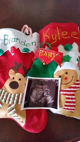 Cette jeune femme est enceinte de 18 semaines