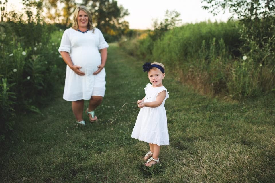 Cette mère annonce qu’elle est enceinte aux funérailles de son mari