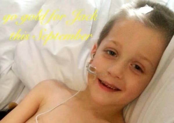 Cette mère demande un signe près de la tombe de son enfant de 4 ans