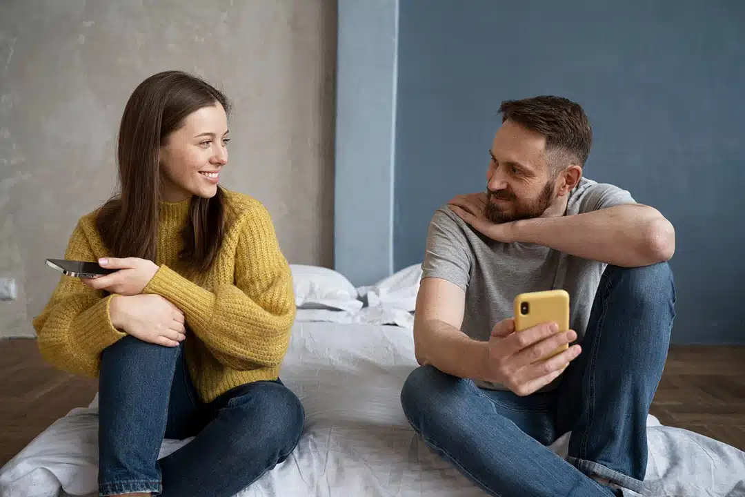 Femme réfléchissant à comment aborder son passé amoureux