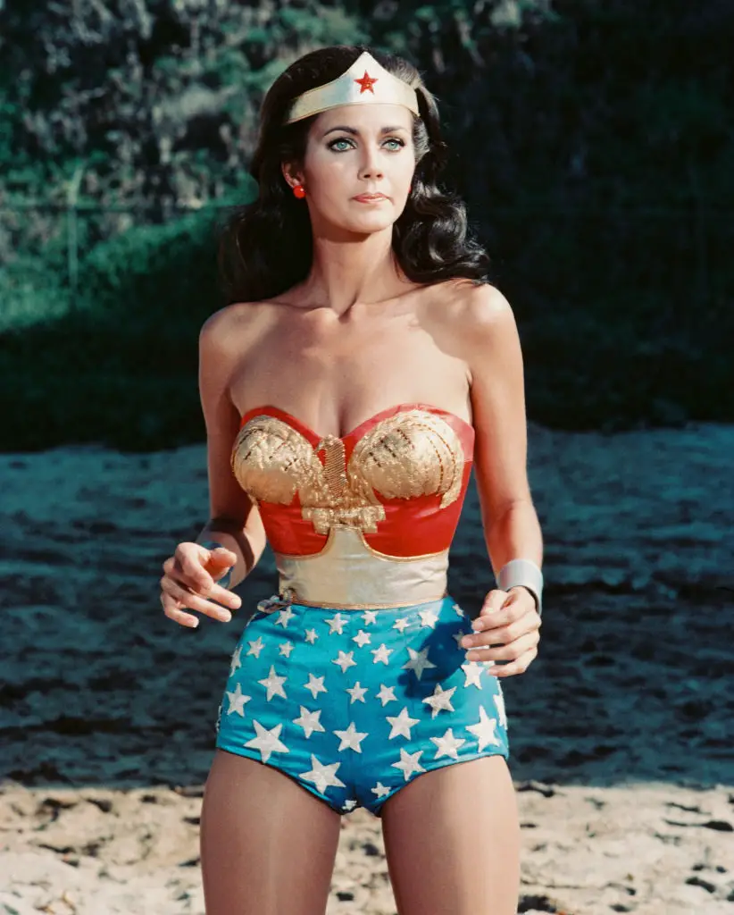 Lynda Carter jeune, couronnée Miss USA