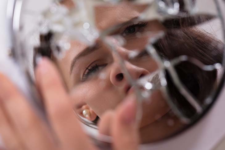 Miroirs fissurés 