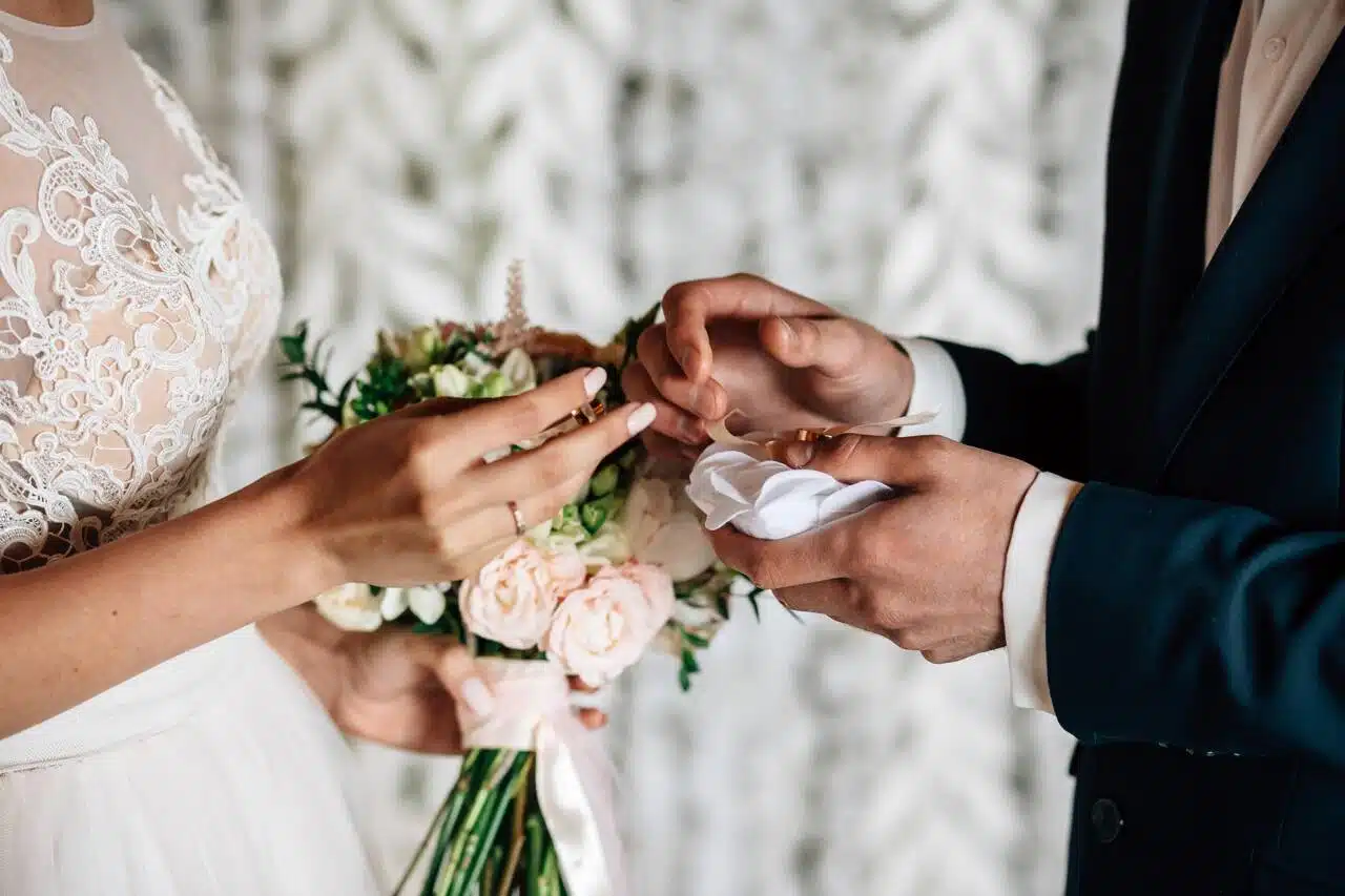 Mariage avec le berger allemand présent