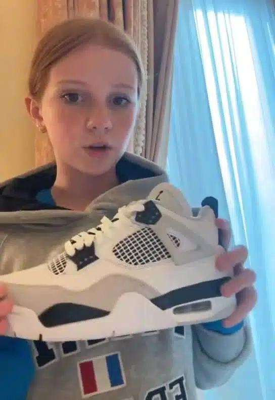 Pixie Curtis avec sa paire de baskets Nike Air Jordan