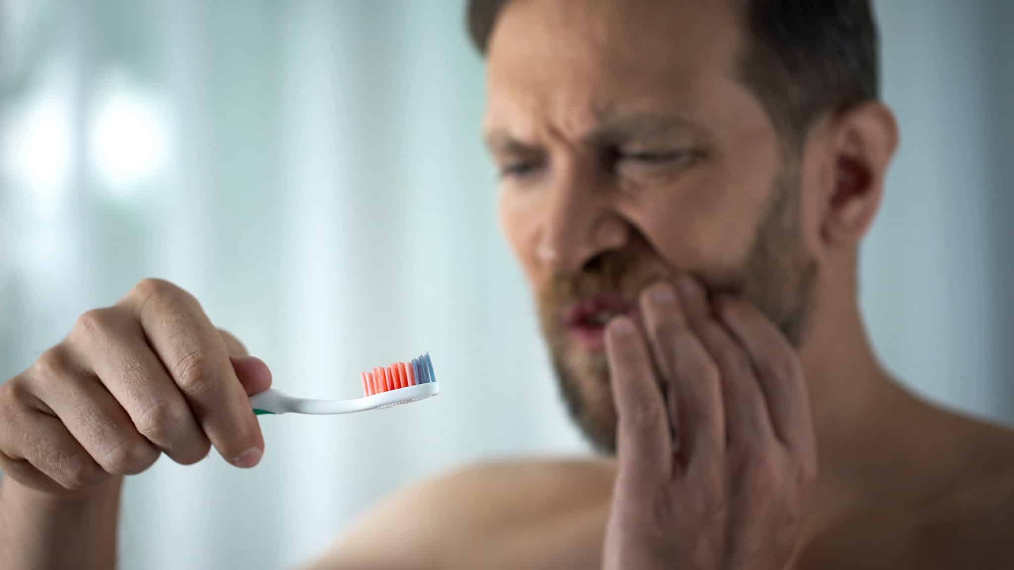 Problèmes de gencives et solutions naturelles