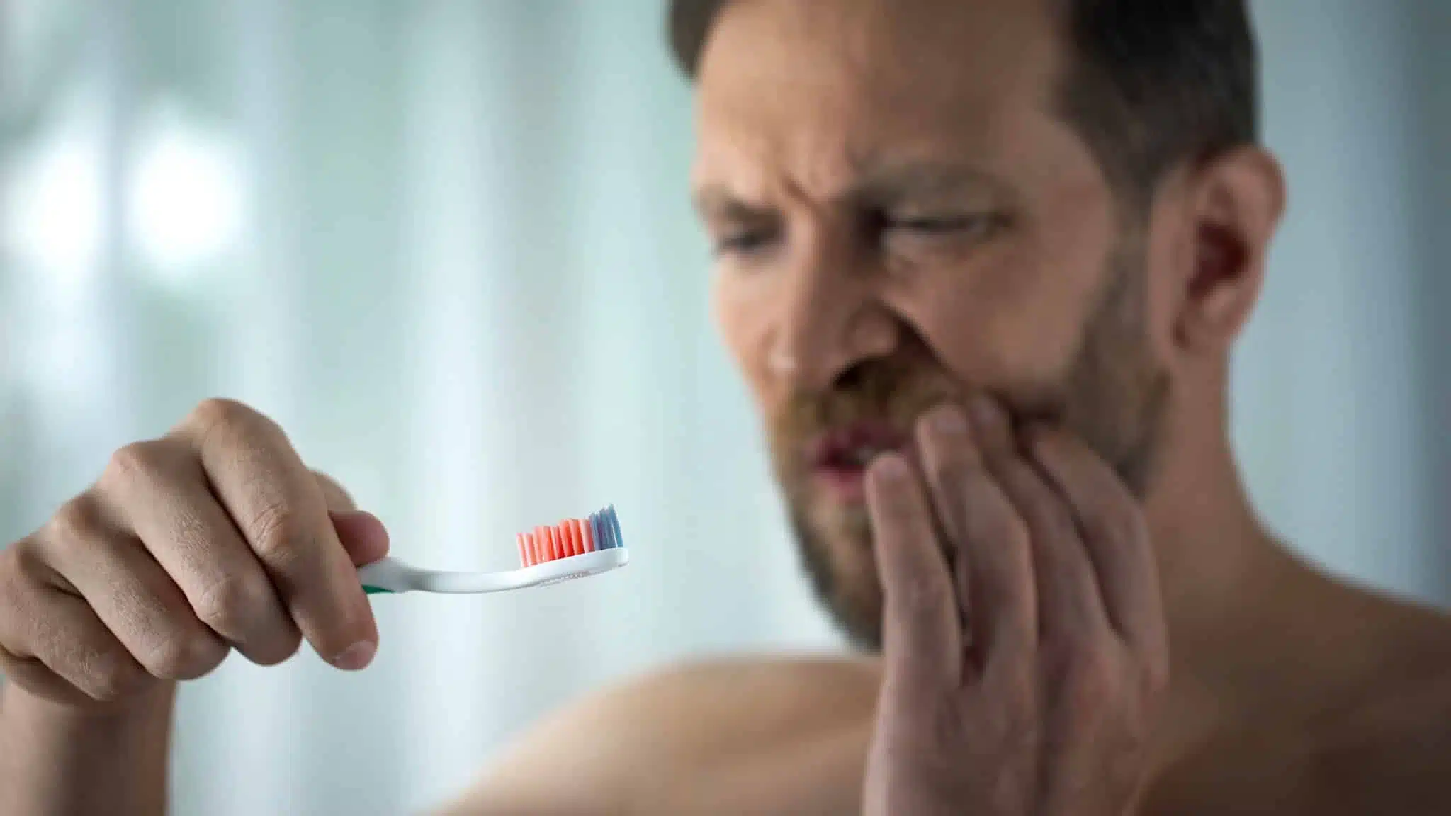 Problèmes de gencives et solutions naturelles