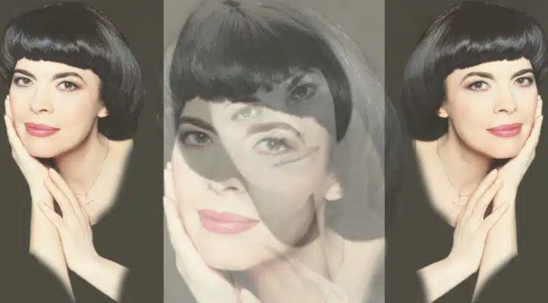Mireille Mathieu en réflexion