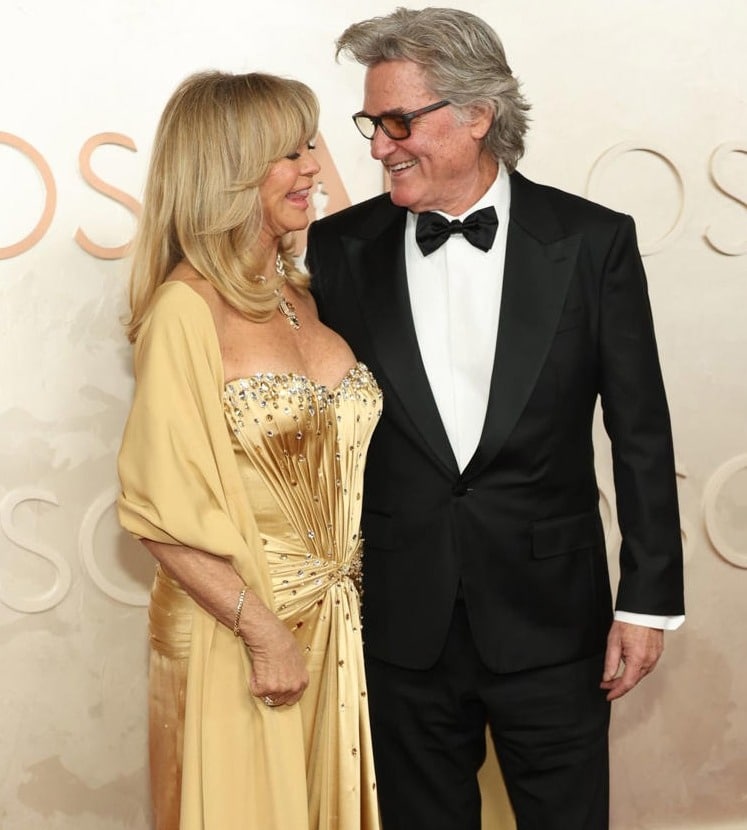 Goldie Hawn et Kurt Russell souriants lors d'une interview