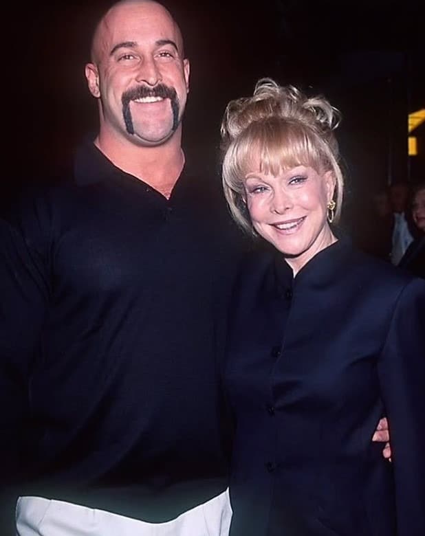 Barbara Eden aujourd’hui, souriante et élégante