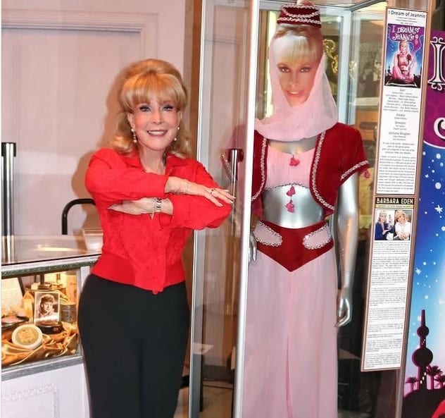 Barbara Eden participant à une émission culinaire