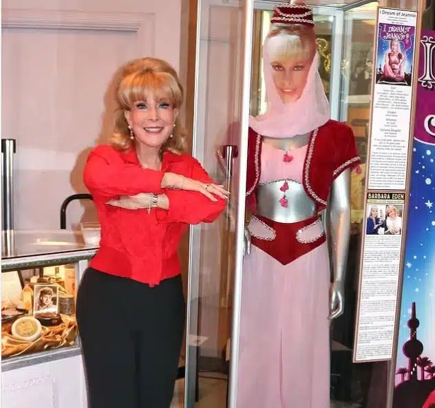 Barbara Eden participant à une émission culinaire