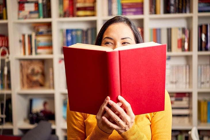 Tenir un livre