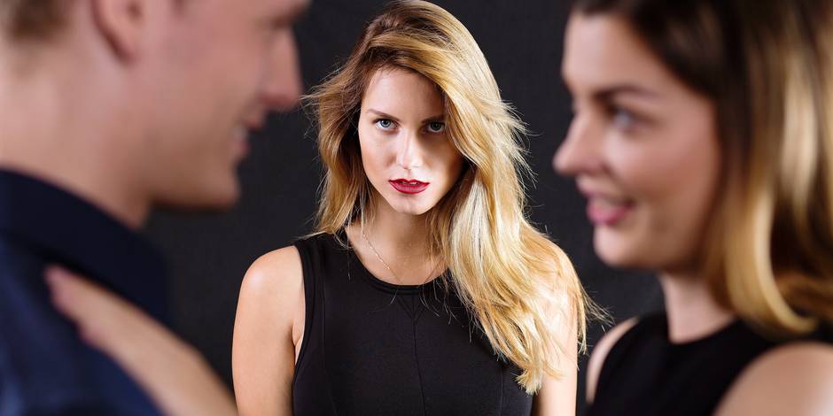 Couple en dispute, femme exprimant sa colère