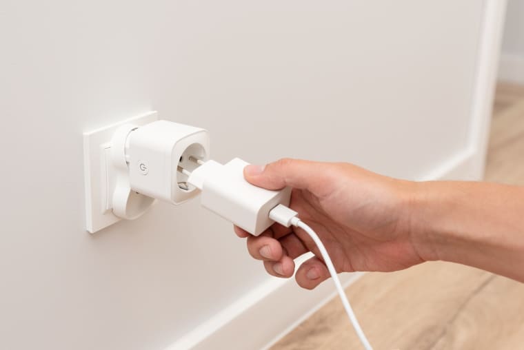 Multiprise avec interrupteur pour contrôler plusieurs appareils