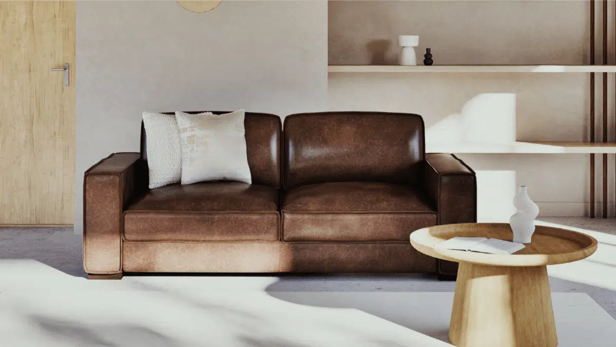 Un salon chaleureux avec un canapé en cuir marron et des coussins douillets