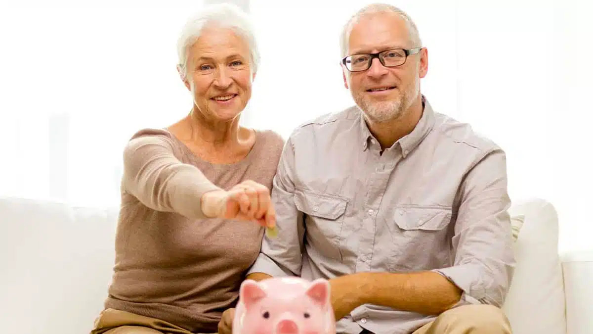 Personnes âgées souriantes