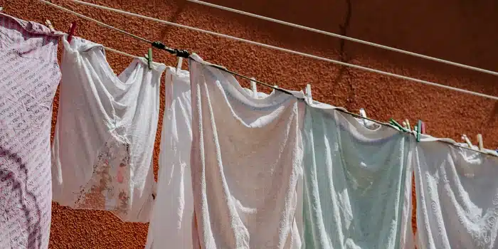 Disposition optimale du linge sur un étendoir