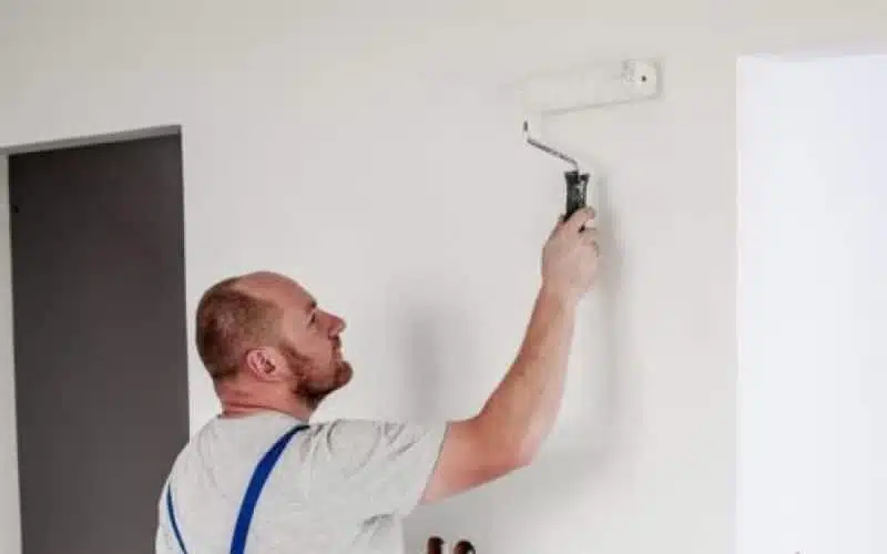 Mur présentant des cloques de peinture