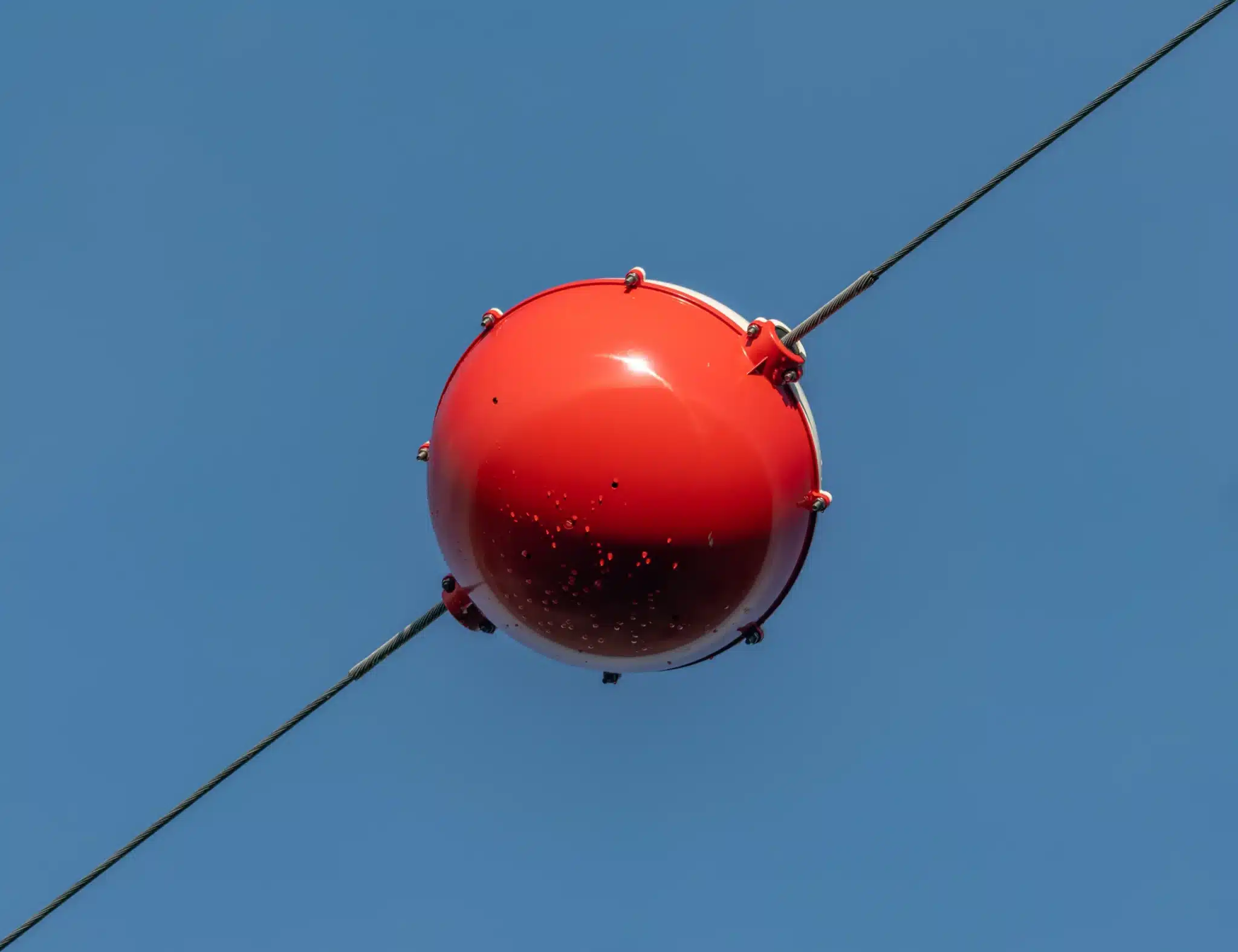 Installation de boules de balisage sur ligne électrique