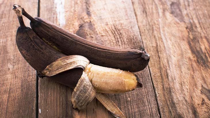 Les bananes finissent par mûrir et par brunir 