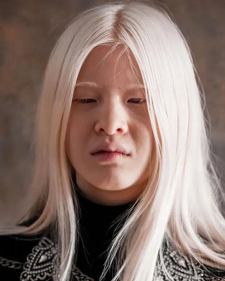 Xueli enfant, souriante et épanouie dans son nouveau foyer