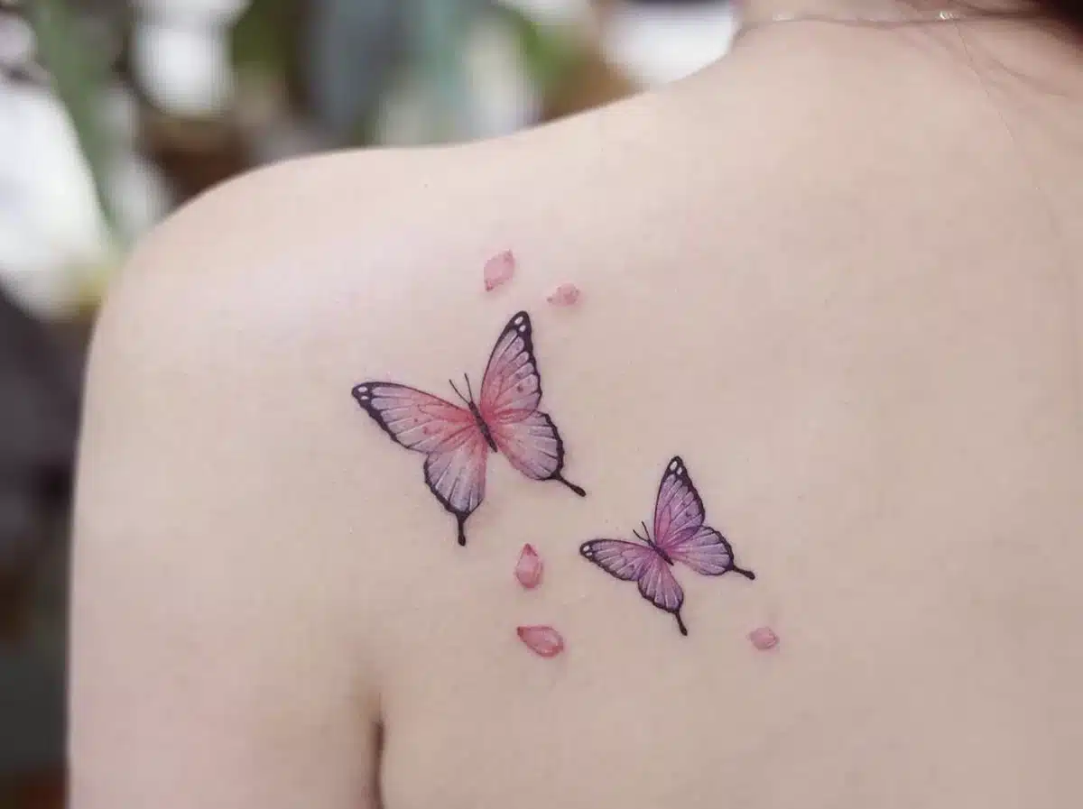 Tatouage de papillon symbolique