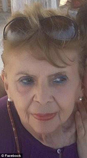 Des chiens errants sont venus aux funérailles d’une vieille dame pour lui rendre hommage