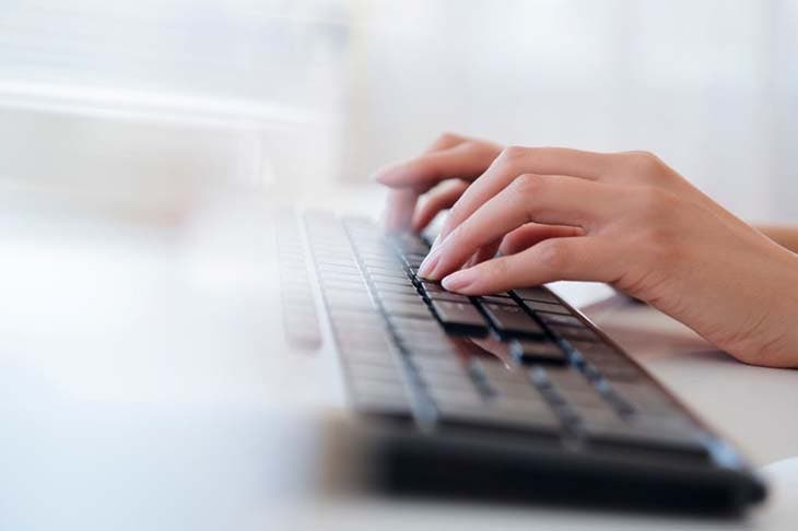 Ecrire sur un clavier d’ordinateur – source : spm