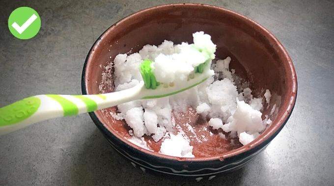 Préparation d'une pâte avec du bicarbonate de soude