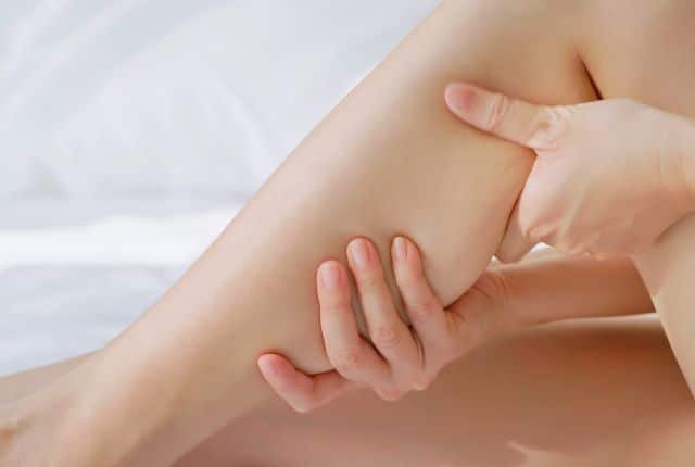 Assiette équilibrée avec des aliments riches en minéraux contre les crampes