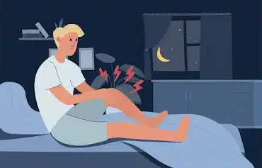 Homme se réveillant avec une crampe