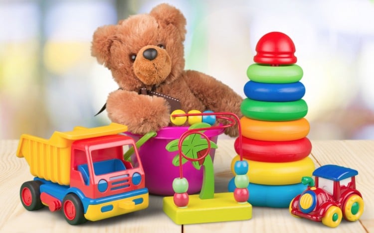 Jouets d'enfant abandonnés